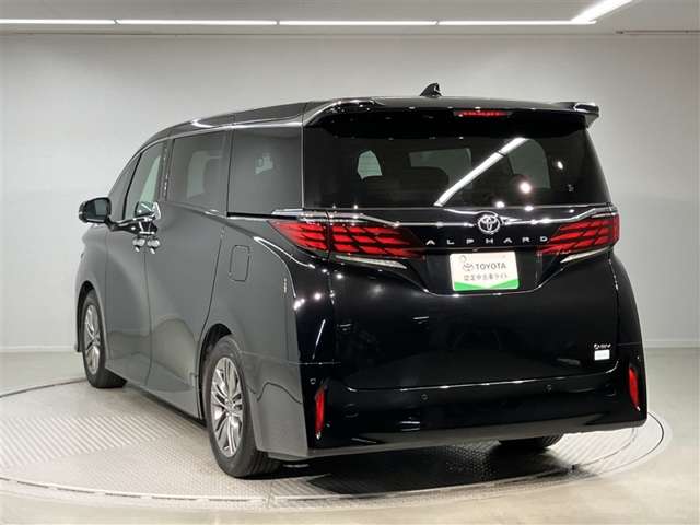 Toyota Alphard 4