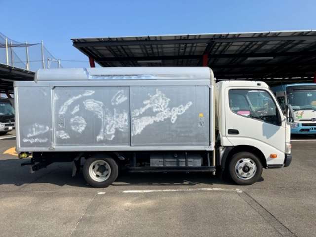 Hino Dutro 9