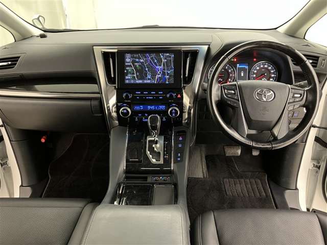 Toyota Alphard 8