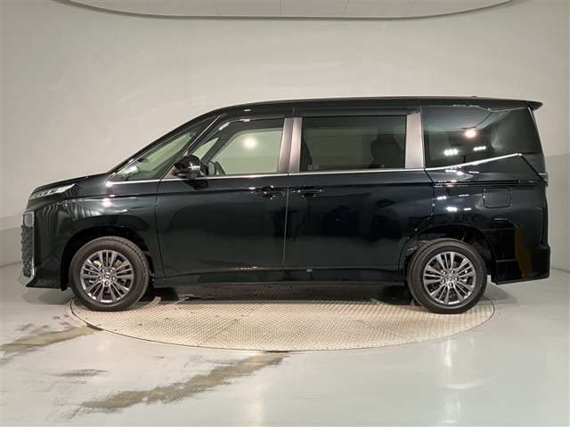 Toyota Voxy 5