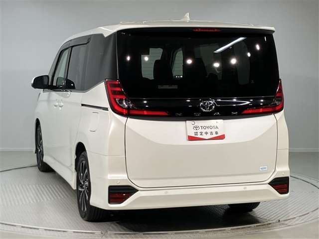 Toyota Noah 4