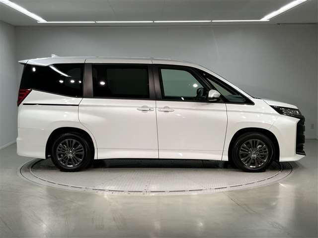Toyota Noah 3