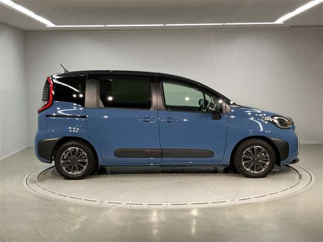 Toyota Sienta 3