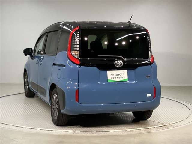 Toyota Sienta 4