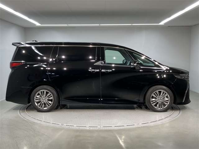Toyota Alphard 3