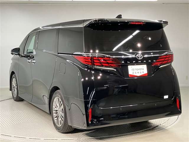 Toyota Alphard 4