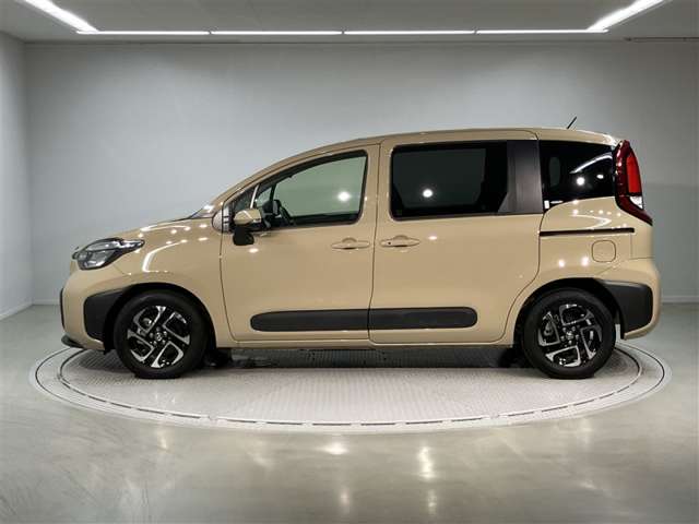 Toyota Sienta 2