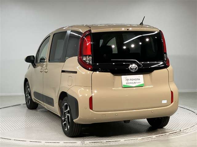 Toyota Sienta 4