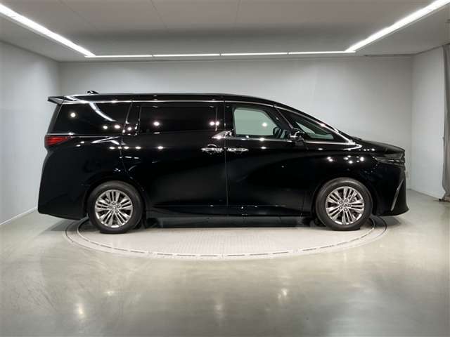 Toyota Alphard 3