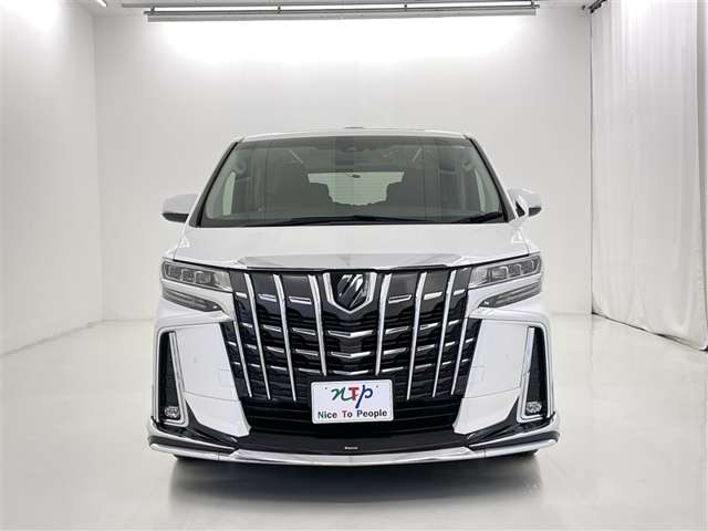 Toyota Alphard 4