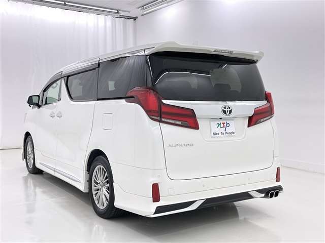 Toyota Alphard 6