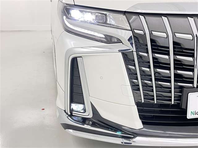 Toyota Alphard 8