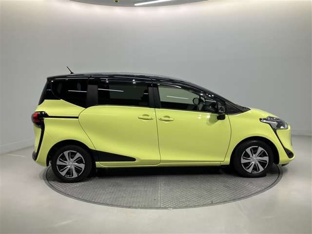 Toyota Sienta 3