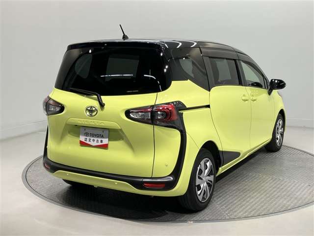 Toyota Sienta 4