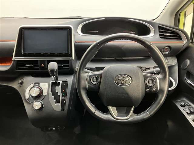 Toyota Sienta 5