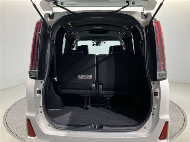 Toyota Noah 12