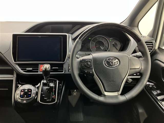 Toyota Noah 5