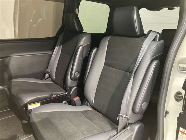 Toyota Noah 7