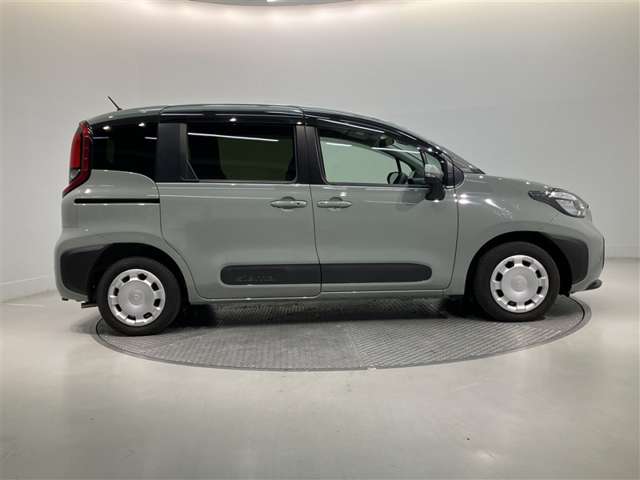 Toyota Sienta 3