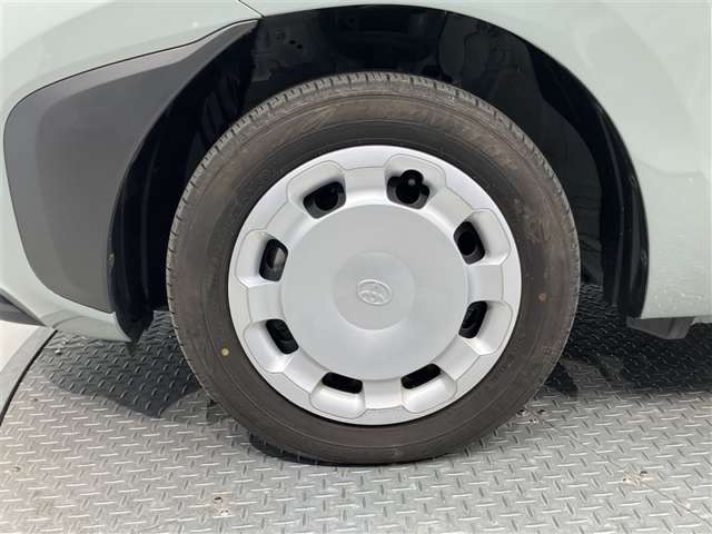 Toyota Sienta 6