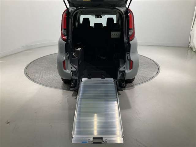 Toyota Sienta 9