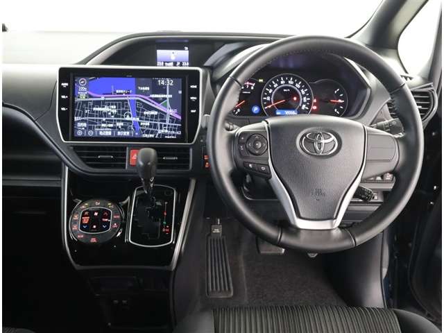 Toyota Voxy 3