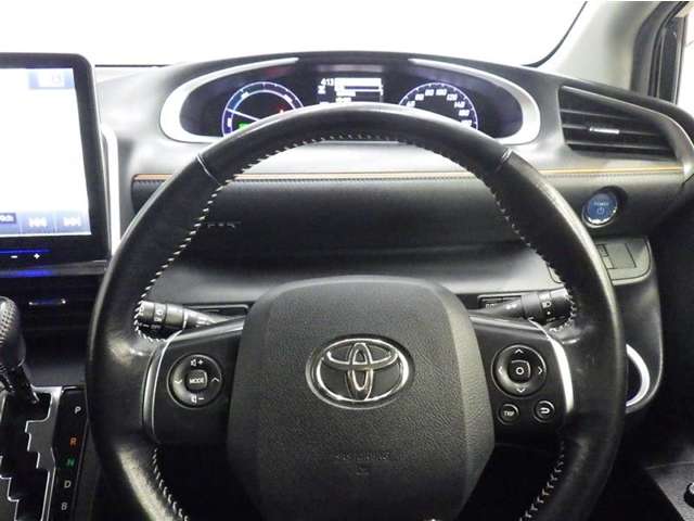 Toyota Sienta 11