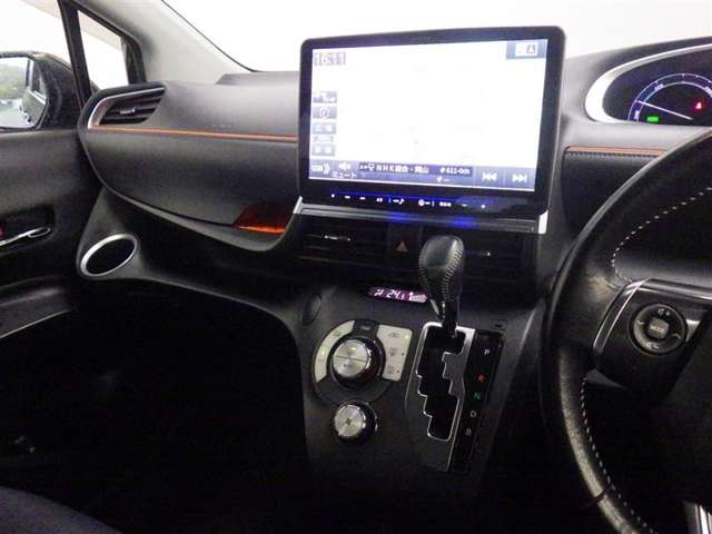 Toyota Sienta 3