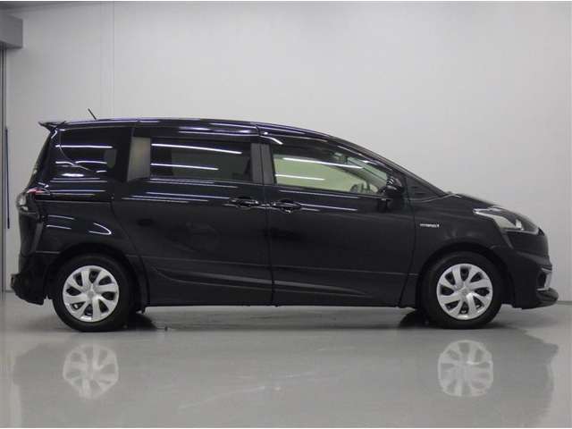 Toyota Sienta 5