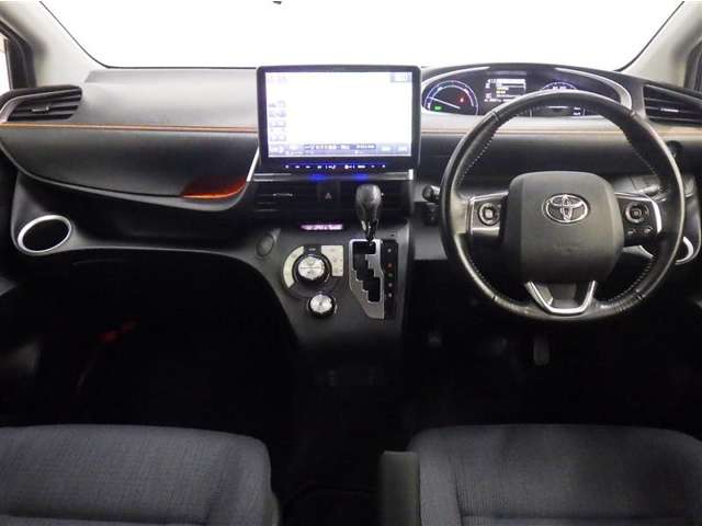 Toyota Sienta 6