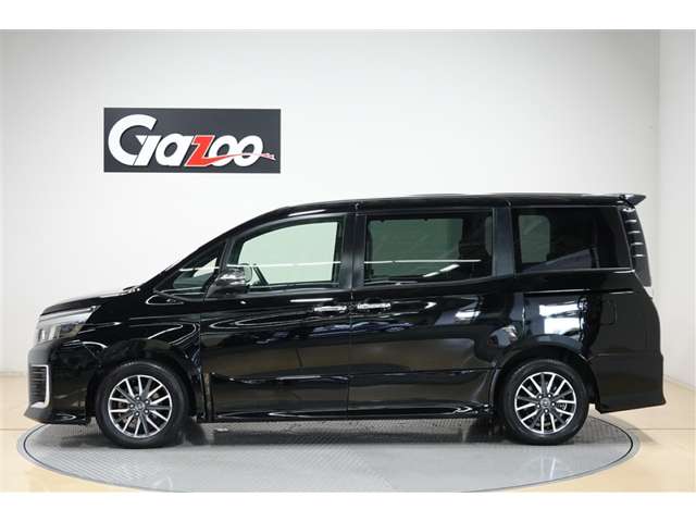 Toyota Voxy 3