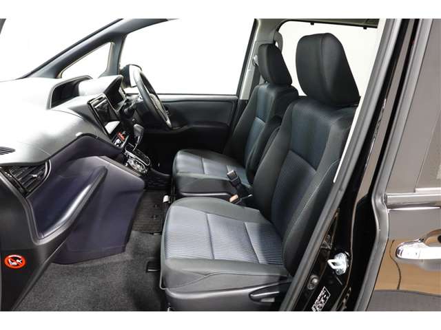 Toyota Voxy 6