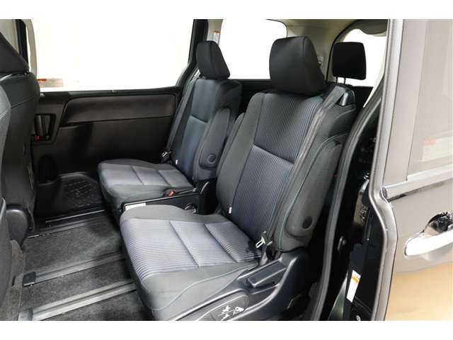 Toyota Voxy 7