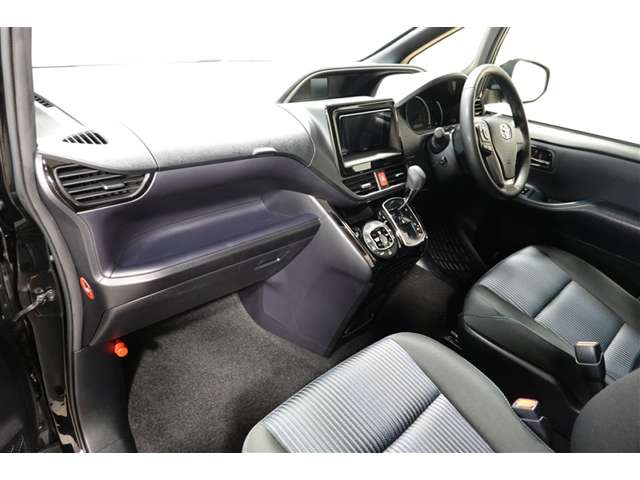 Toyota Voxy 10