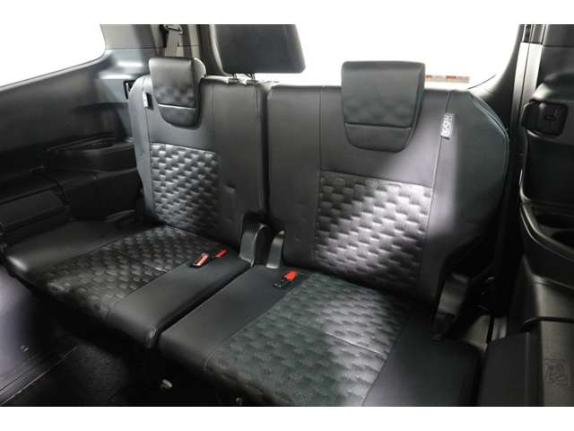 Toyota Voxy 8