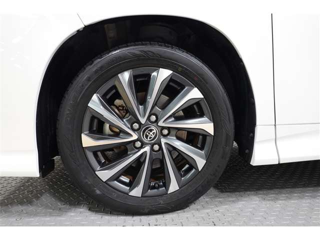 Toyota Voxy 9