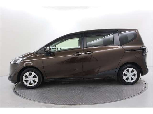 Toyota Sienta 4