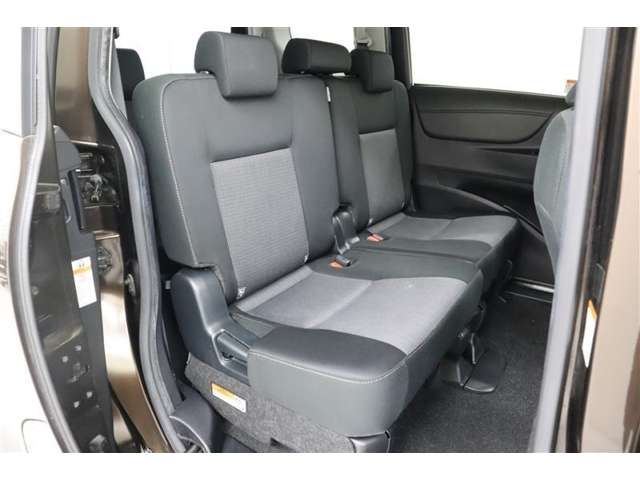 Toyota Sienta 7