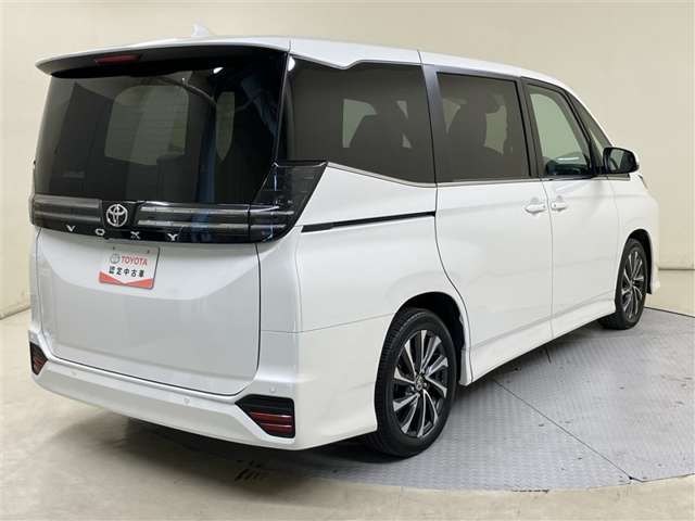 Toyota Voxy 6