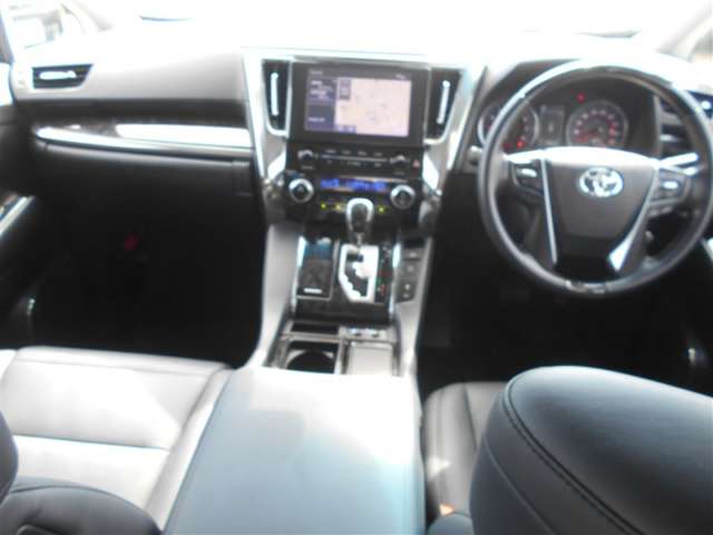 Toyota Alphard 8