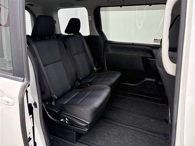 Toyota Noah 12