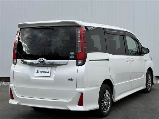 Toyota Noah 3