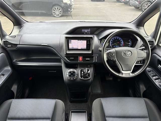 Toyota Noah 5