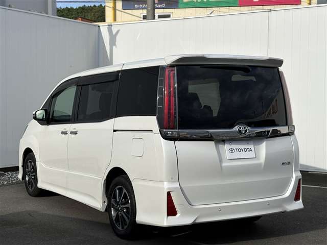 Toyota Noah 3