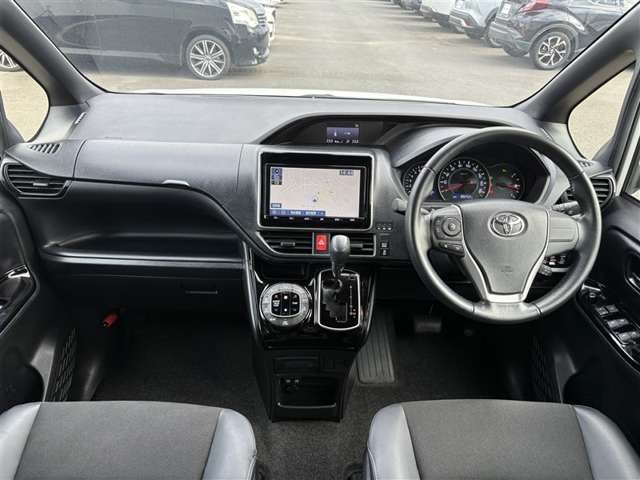 Toyota Noah 5