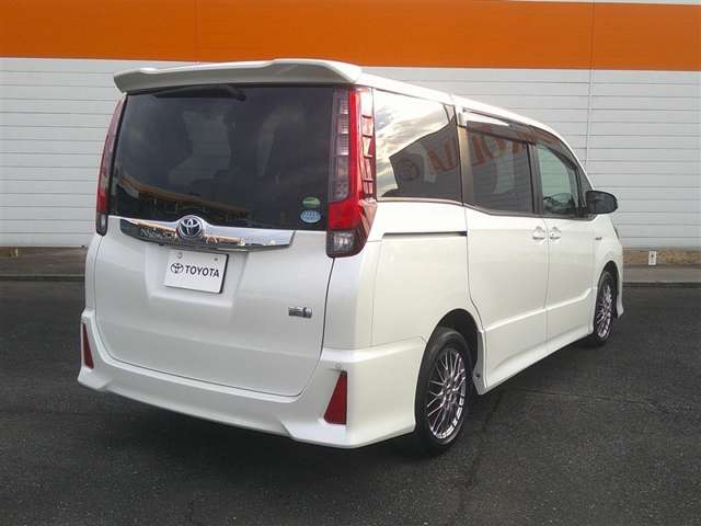 Toyota Noah 3
