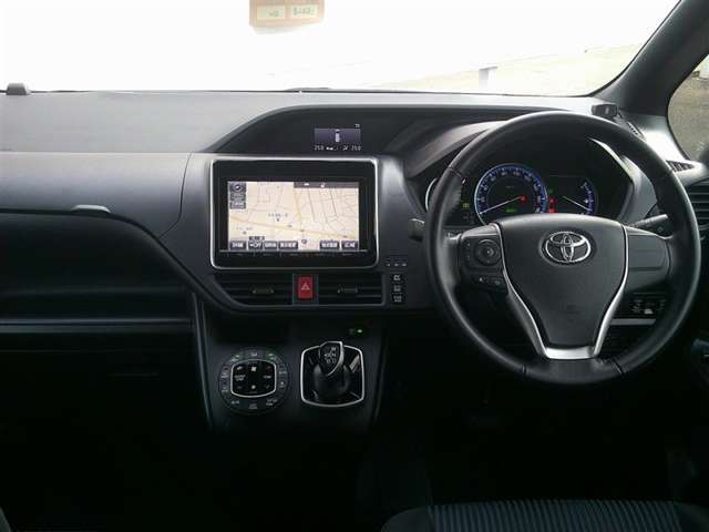Toyota Noah 4