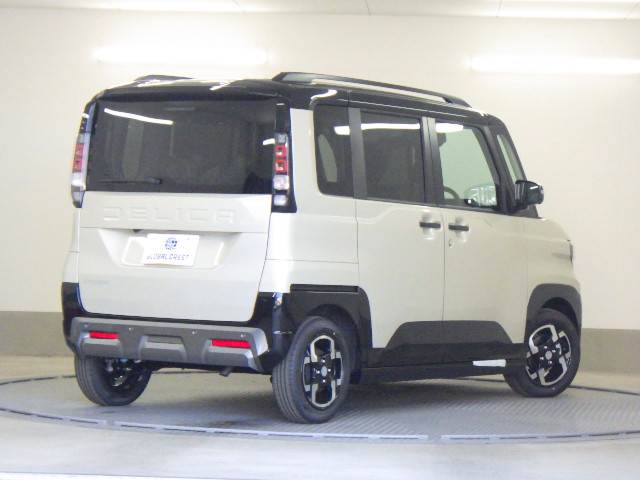 Mitsubishi Delica Mini 2