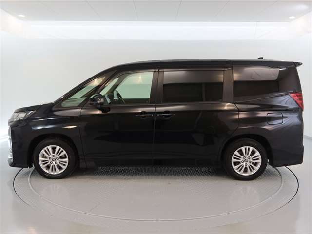 Toyota Noah 3