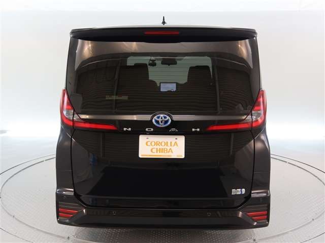 Toyota Noah 4